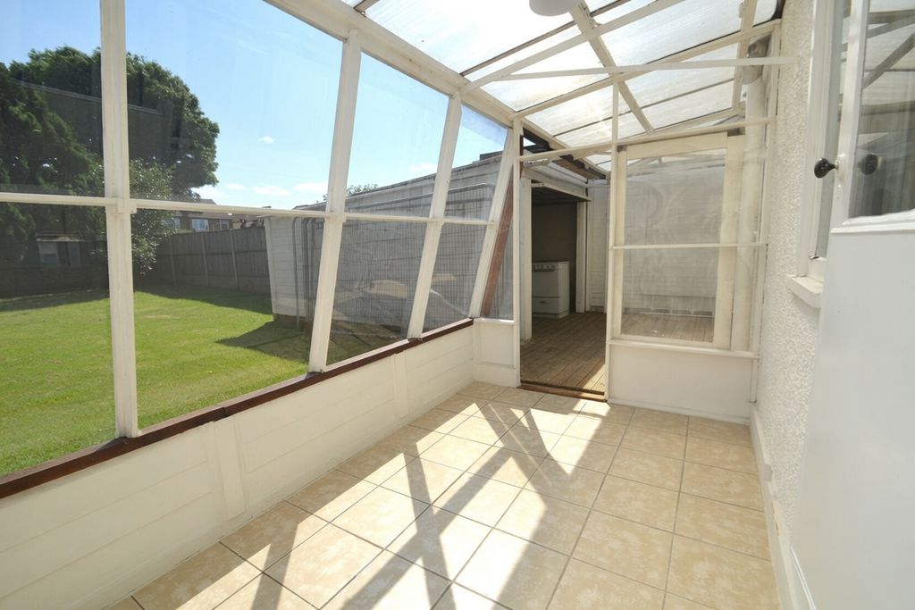 Property photo 3 of 8 38 Ashford Conservatory