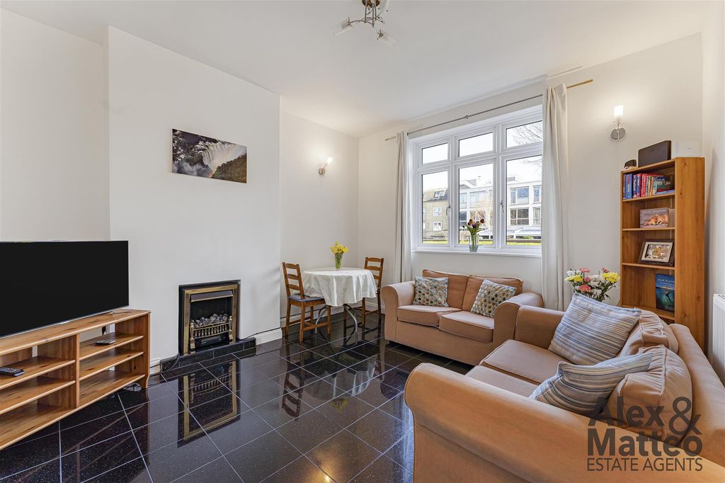 Property photo 3 of 33 Brunel Road