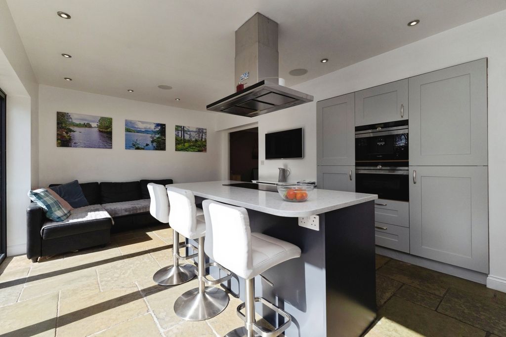 Property photo 3 of 18 Pbox-Img.Jpg