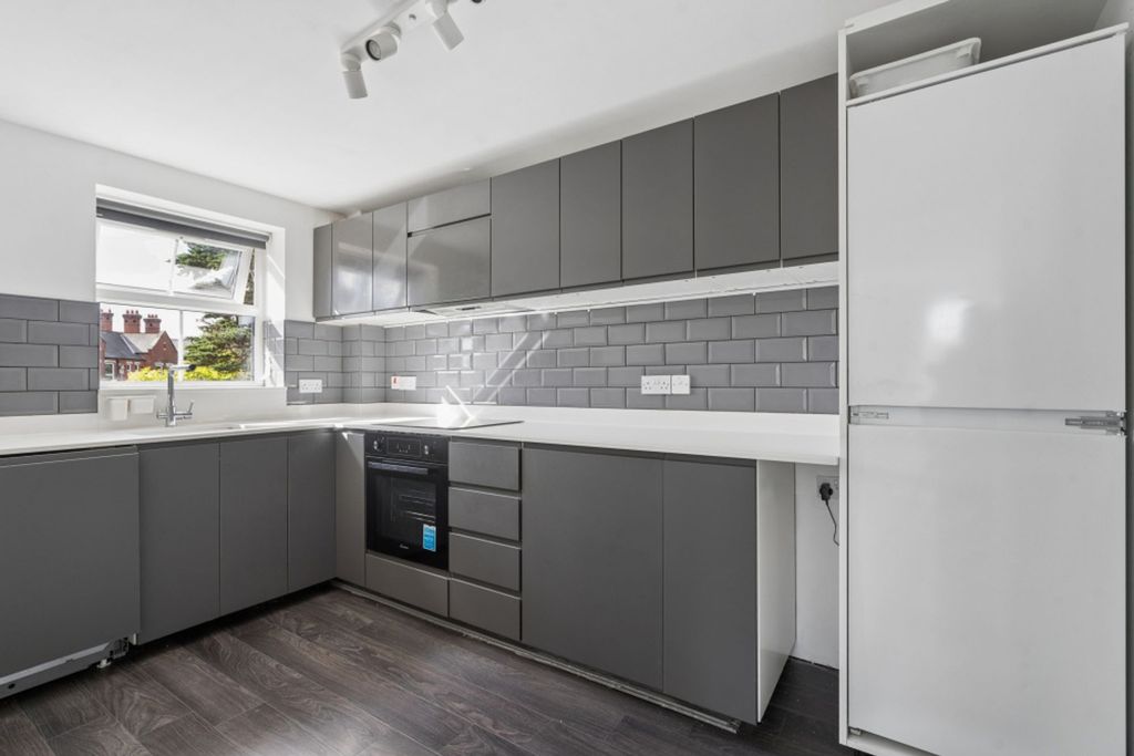 Property photo 3 of 14 Kitchen