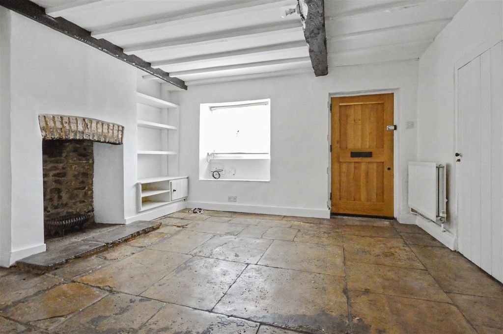 Property photo 2 of 20 Lounge (1).Jpeg