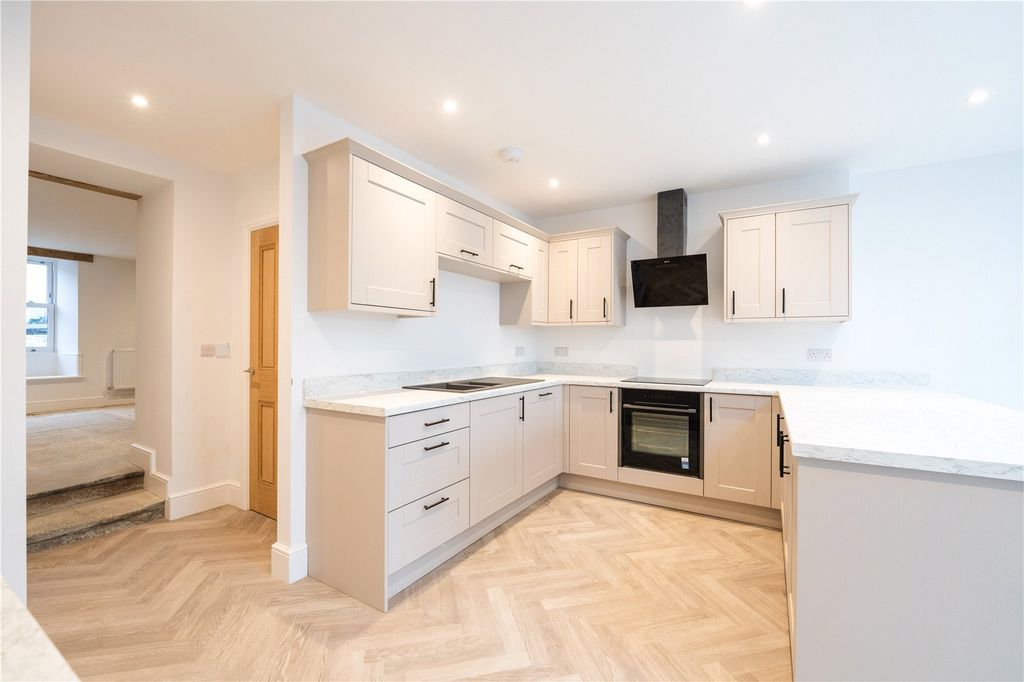 Property photo 2 of 16 Picture No. 11