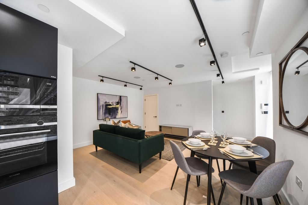 Property photo 2 of 18 Living Area