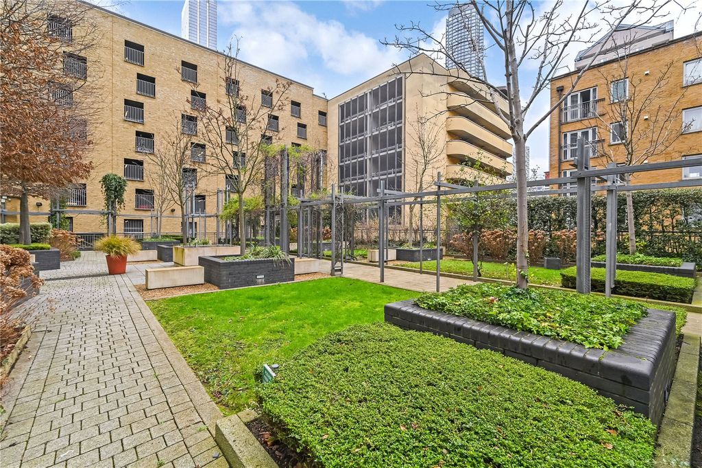 Property photo 2 of 11 External