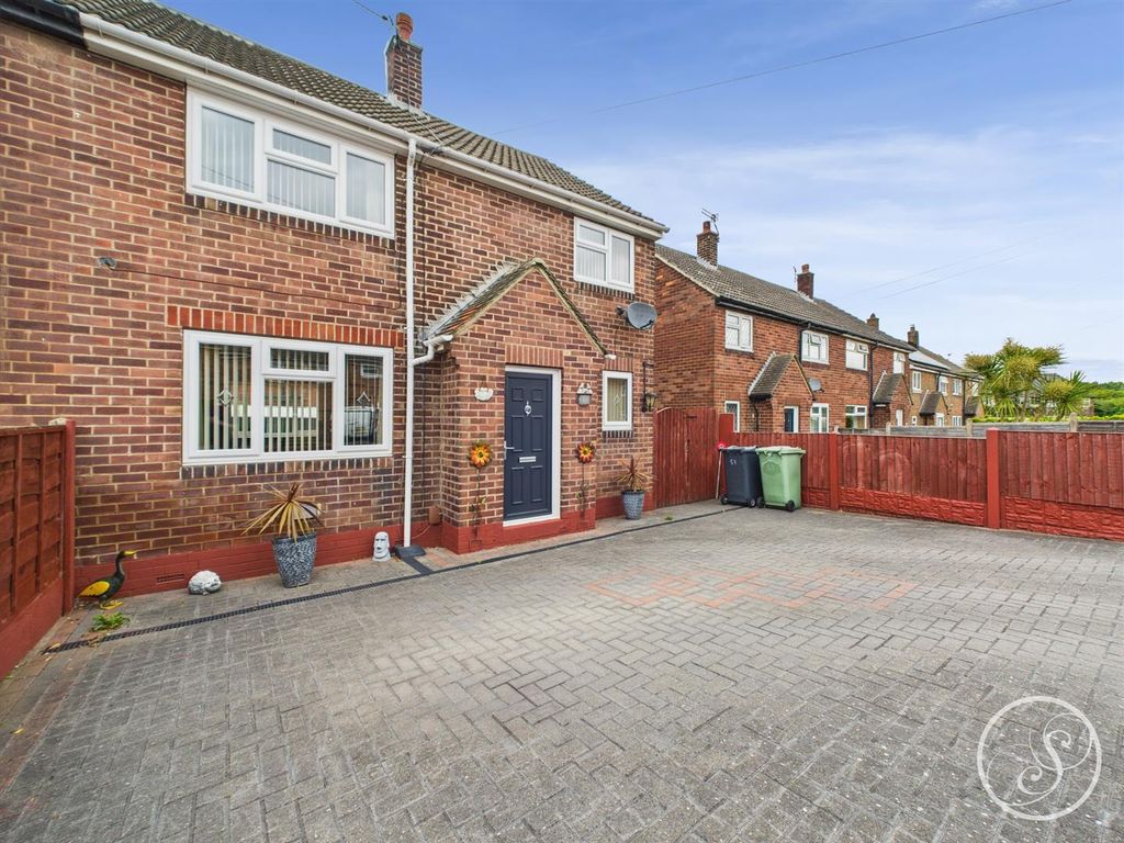 Property photo 1 of 19 External