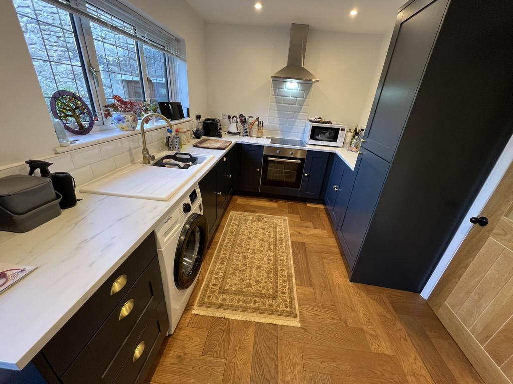Property photo 2 of 11 Kitchen