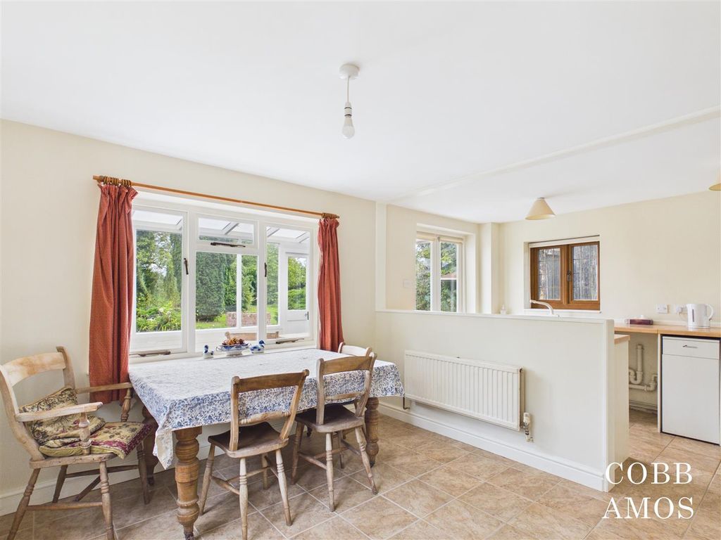 Property photo 3 of 33 Cam03722G0-Pr0155-Still025.Jpg