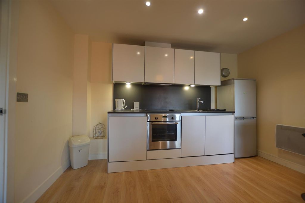 Property photo 2 of 8 Kitchen