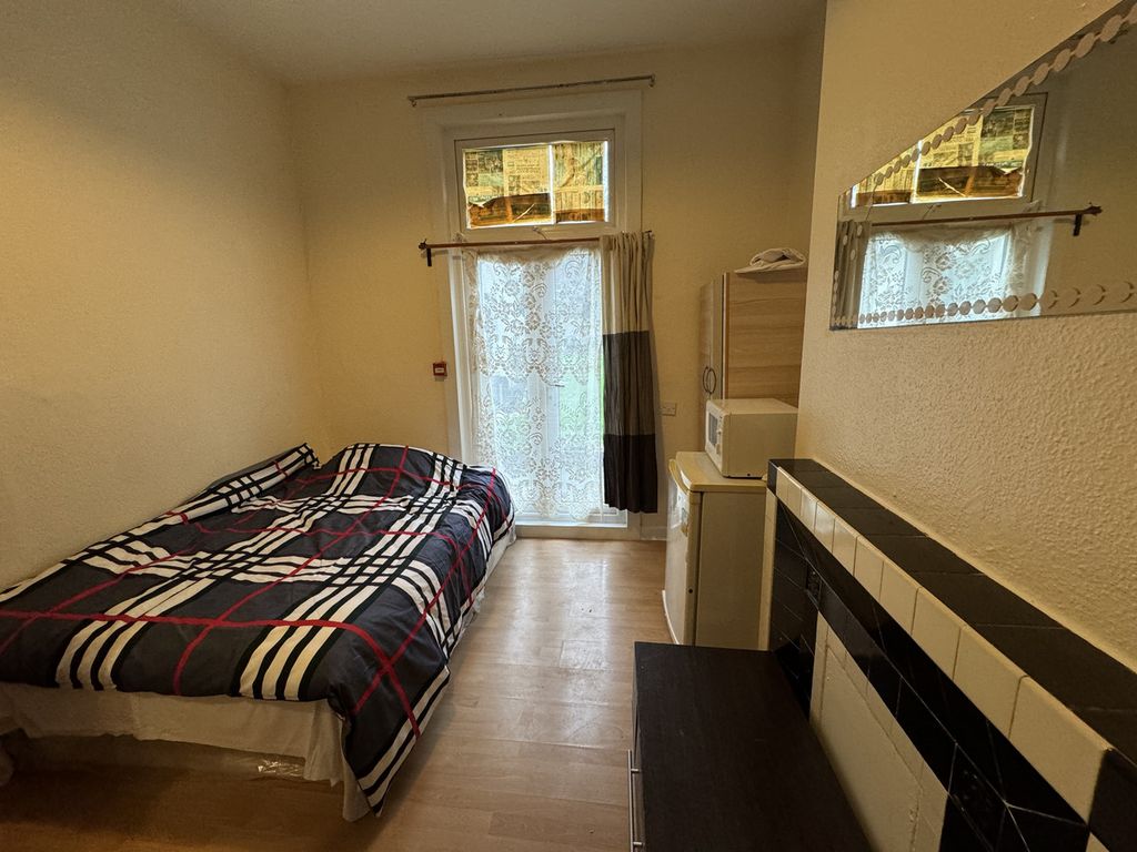 Property photo 1 of 3