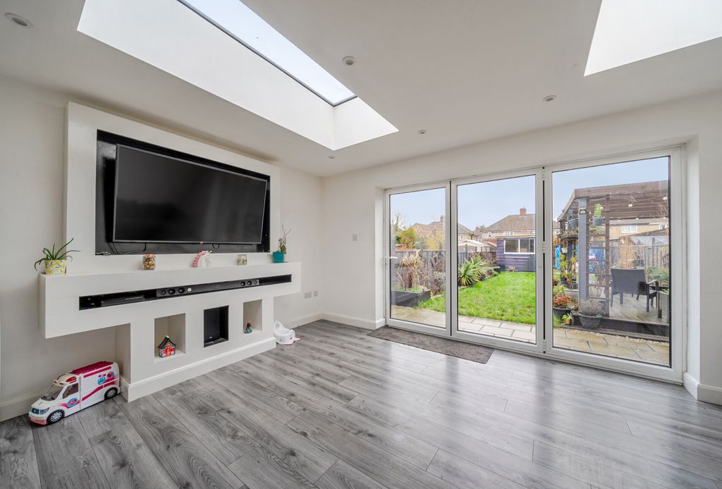 Property photo 2 of 13 1385546-13-692d6B...