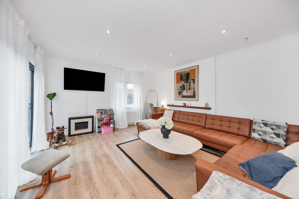 Property photo 3 of 22