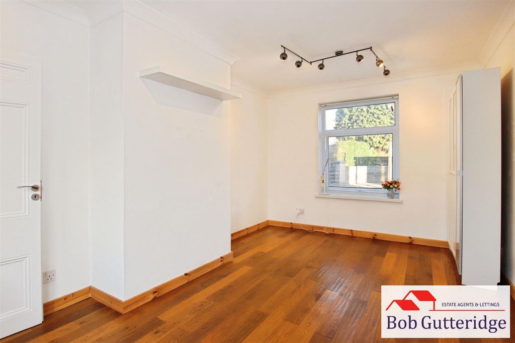 Property photo 3 of 19 Lounge