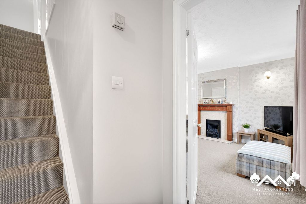 Property photo 2 of 31