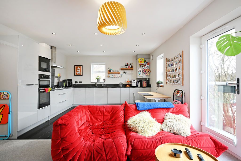 Additional image 13 of 2 bed flat for saleLime Tree House, Hunters Walk, Chesterfield S40