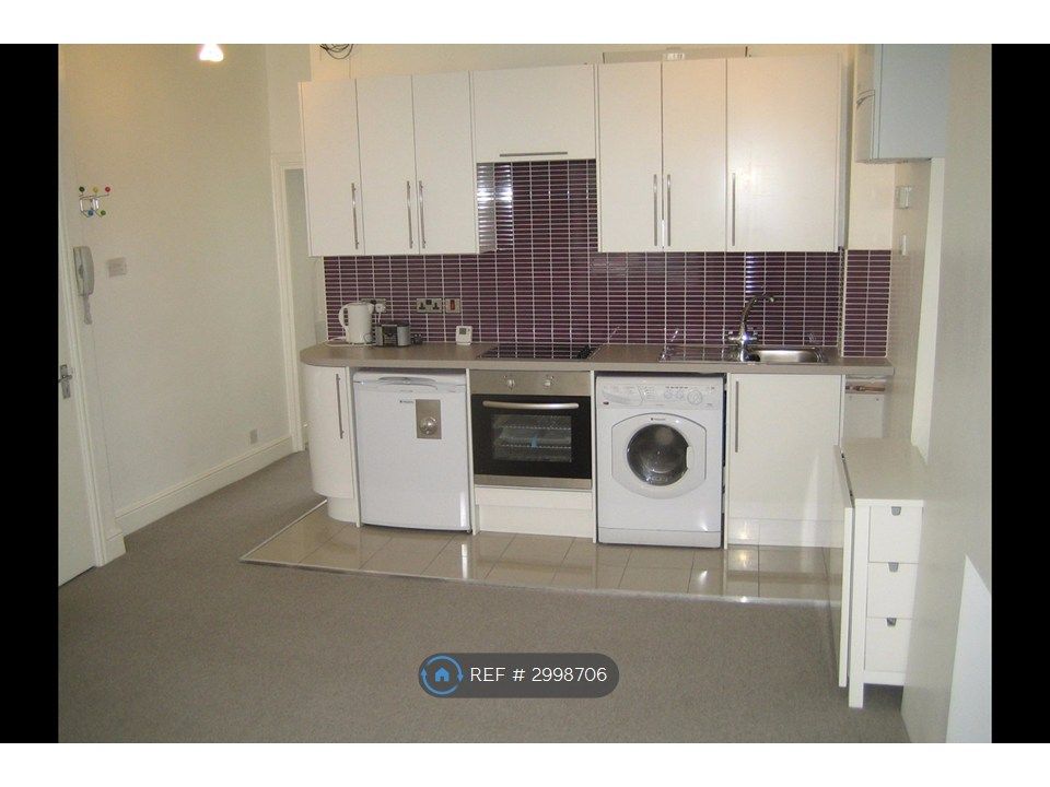 Property photo 3 of 9 Kitchen