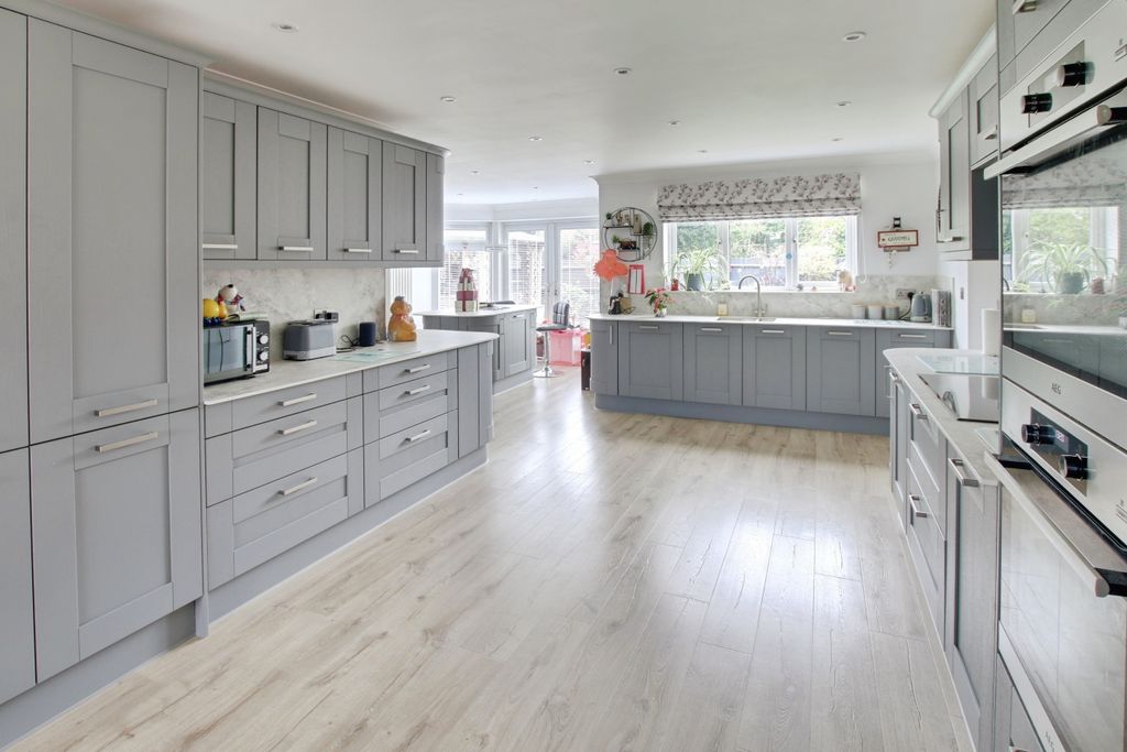 Property photo 3 of 29