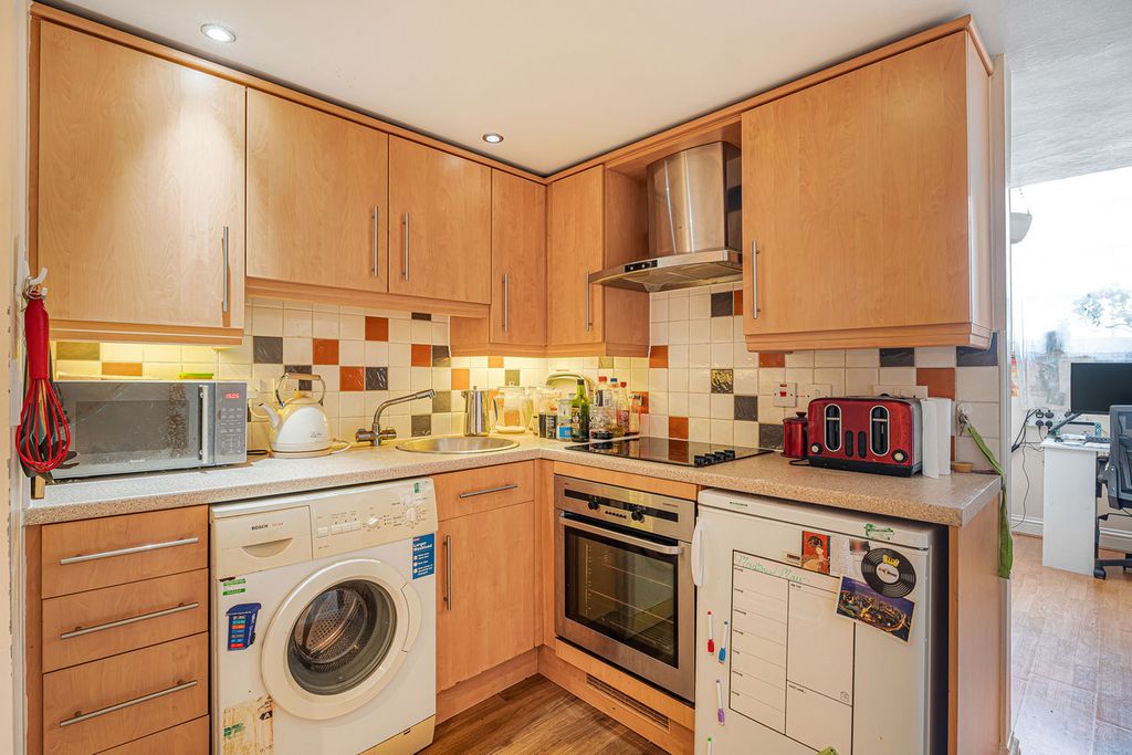 Property photo 3 of 12