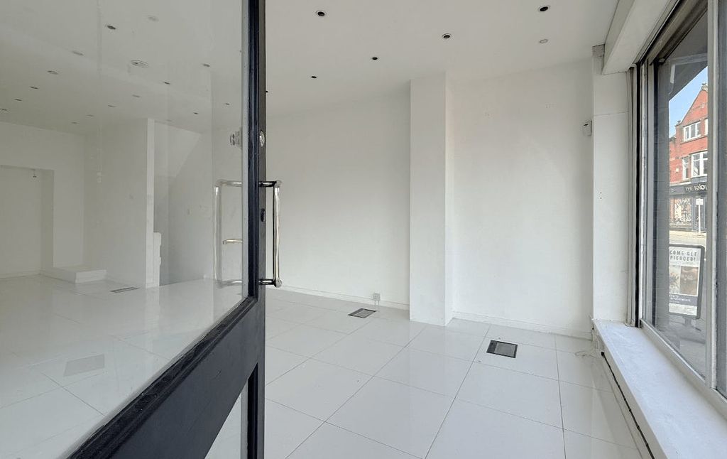 Property photo 2 of 8 Retailunittoletinhale_Cheshire_0000S_0000_Layer178Min.Png
