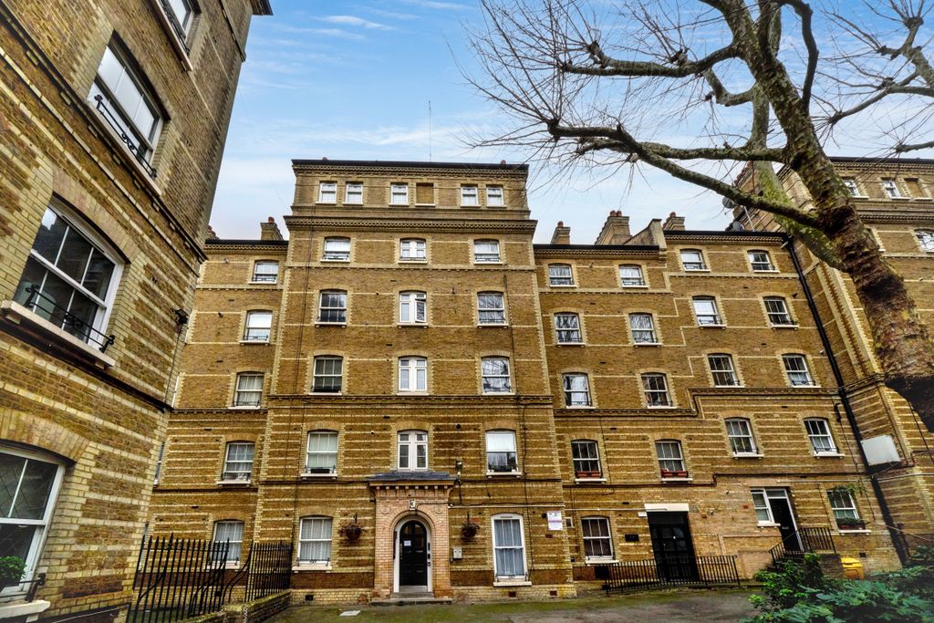 Property photo 1 of 20 Flat 9, Block E, Peabody Estate, Herbrand Street, Bloomsbury, London WC1N 1Jg