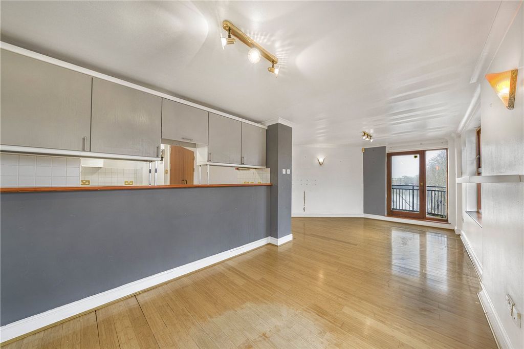 Property photo 3 of 23 Picture No. 05