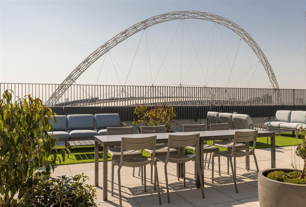 Property photo 2 of 17 Roof Terrace 1.Jpg