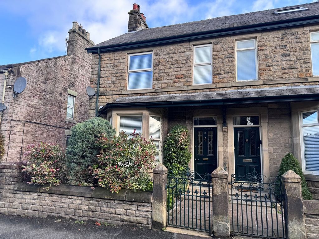 Property photo 1 of 33