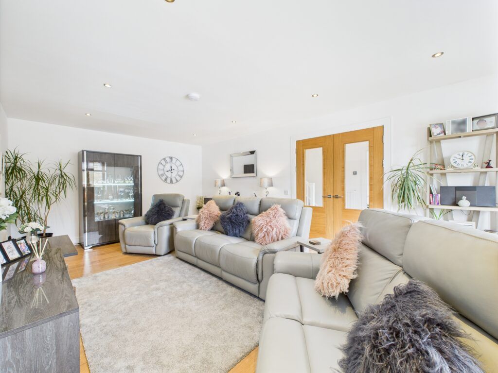 Property photo 3 of 35