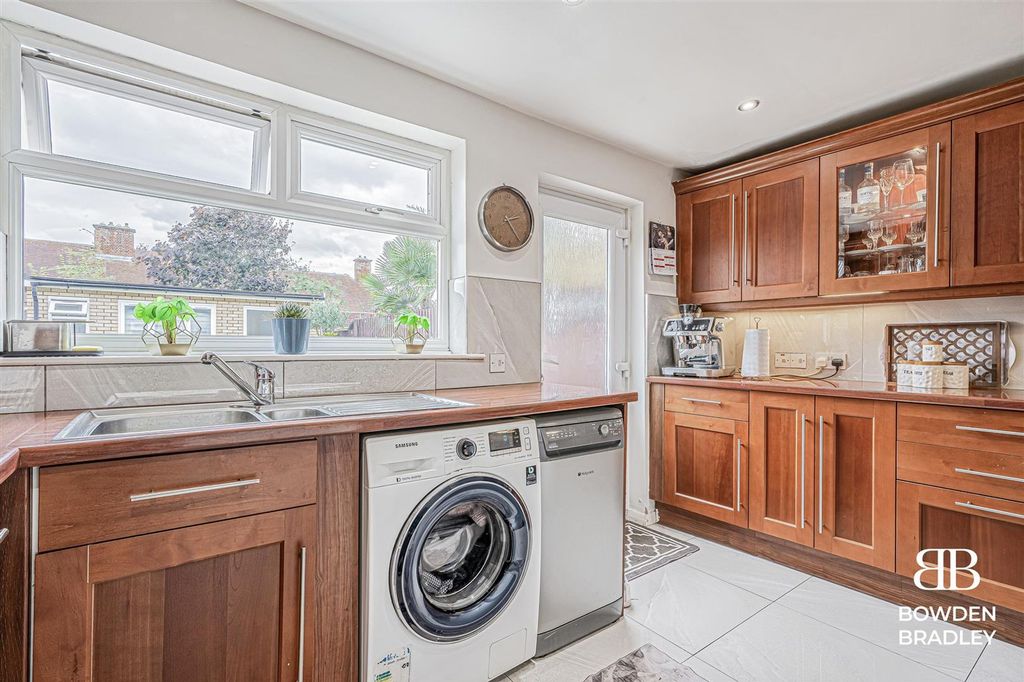 Property photo 3 of 15 Kitchen