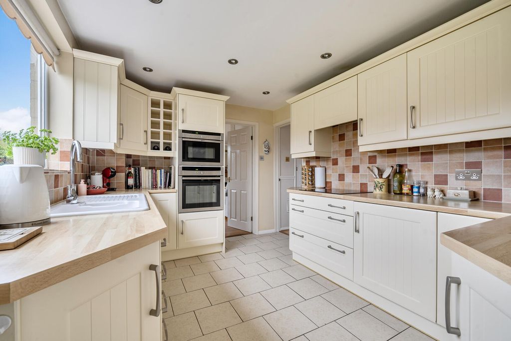 Property photo 2 of 15 Kitchen