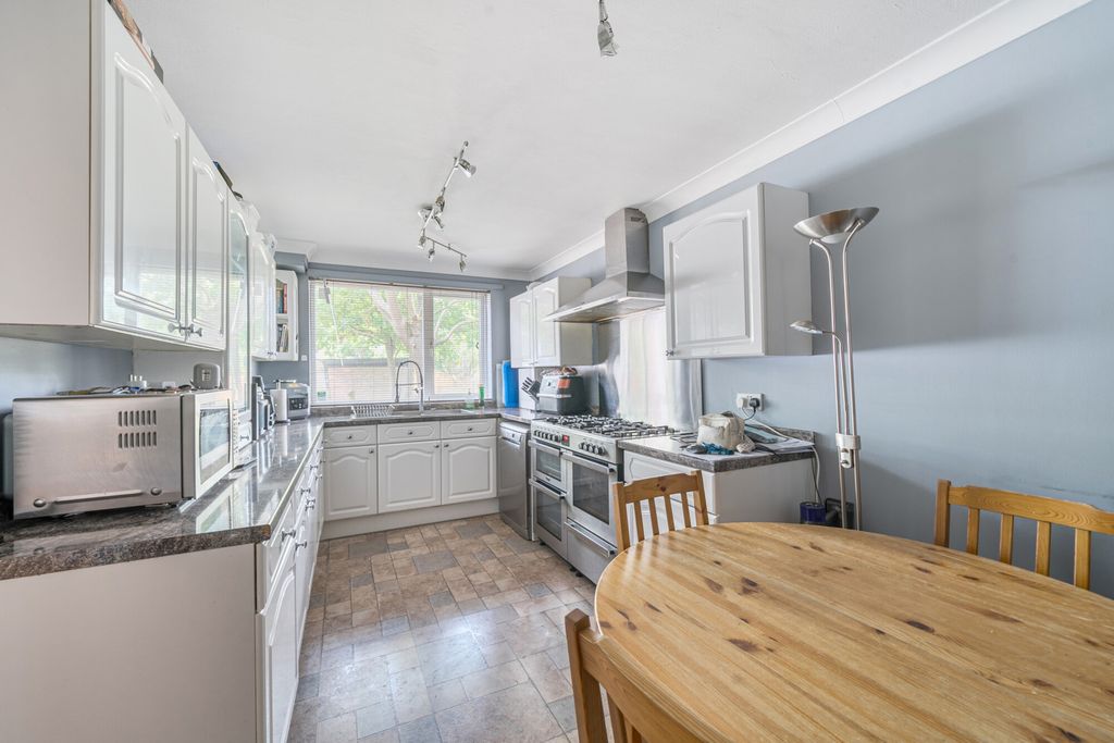 Property photo 3 of 20 1327275-5-687E297...