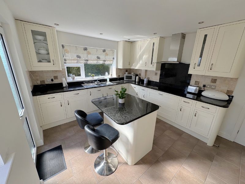 Property photo 3 of 40 Breakfast Kitchen