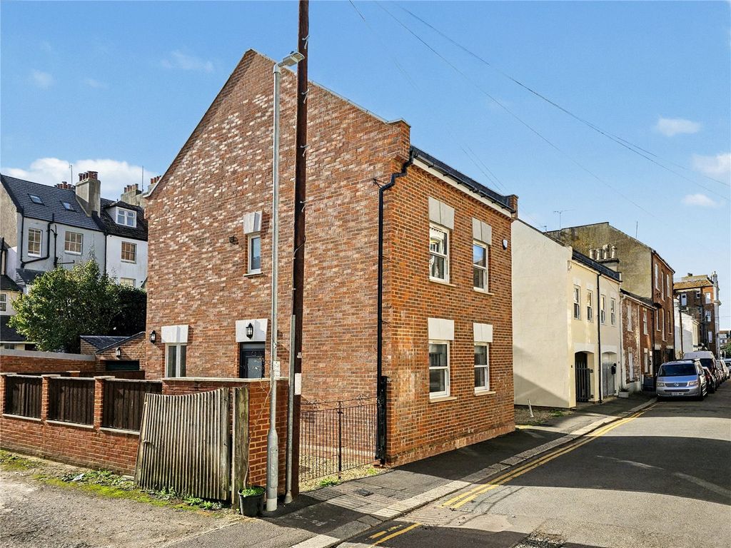 Property photo 1 of 17 Picture No. 03