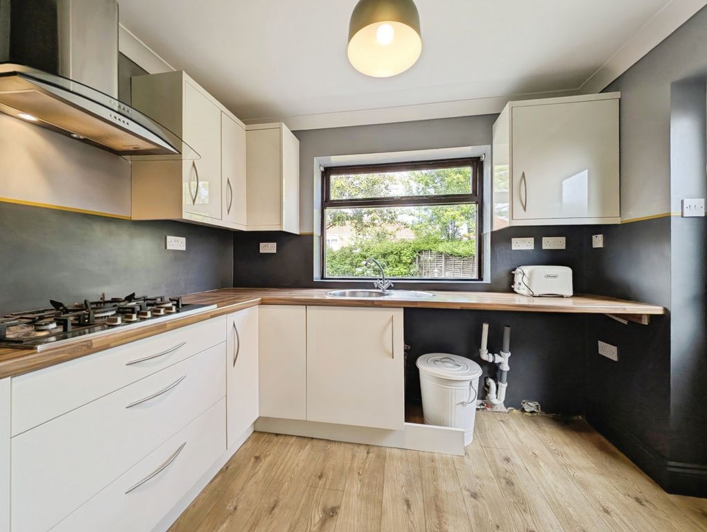 Property photo 3 of 15 Kitchen