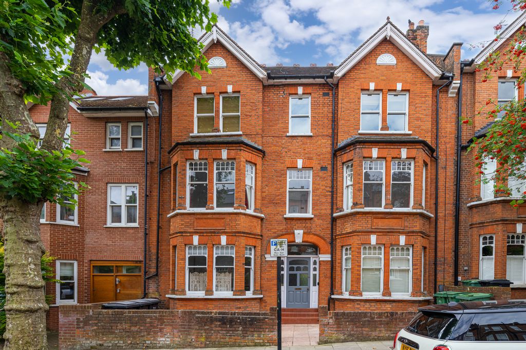 Property photo 3 of 8 3