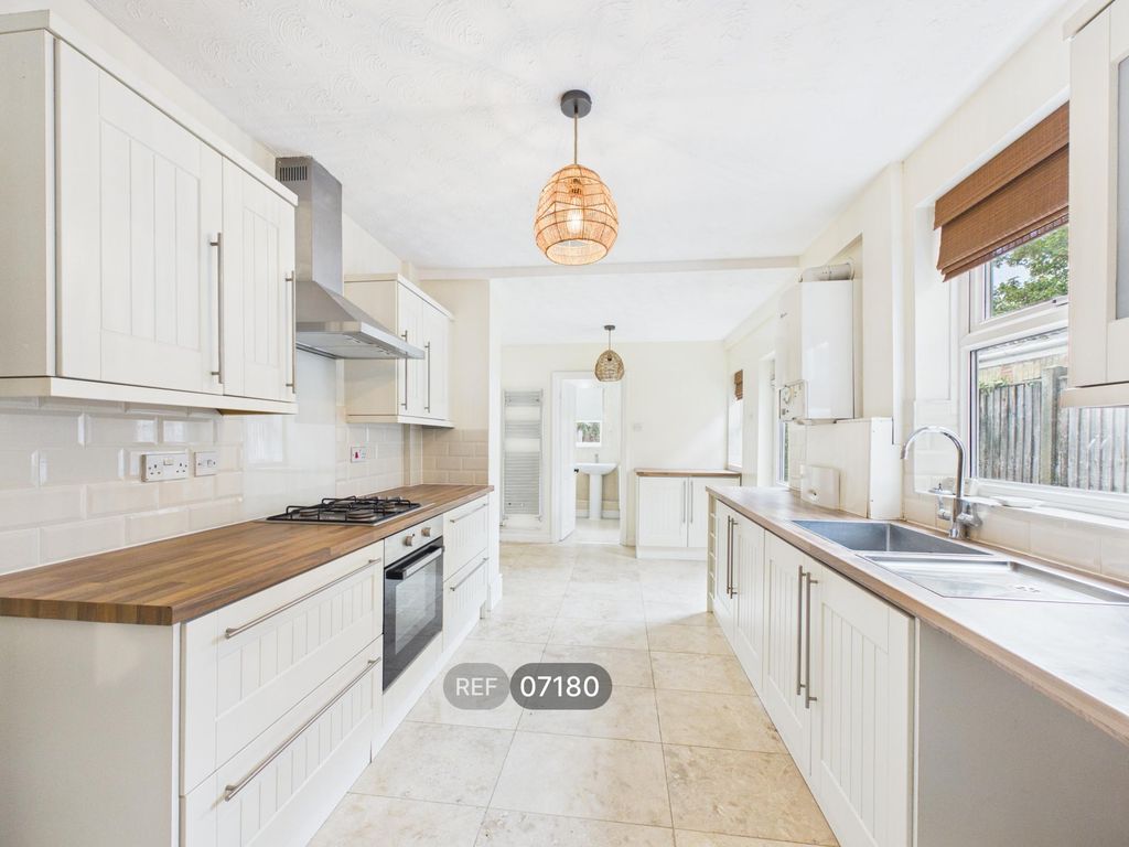 Property photo 2 of 18 Kitchen