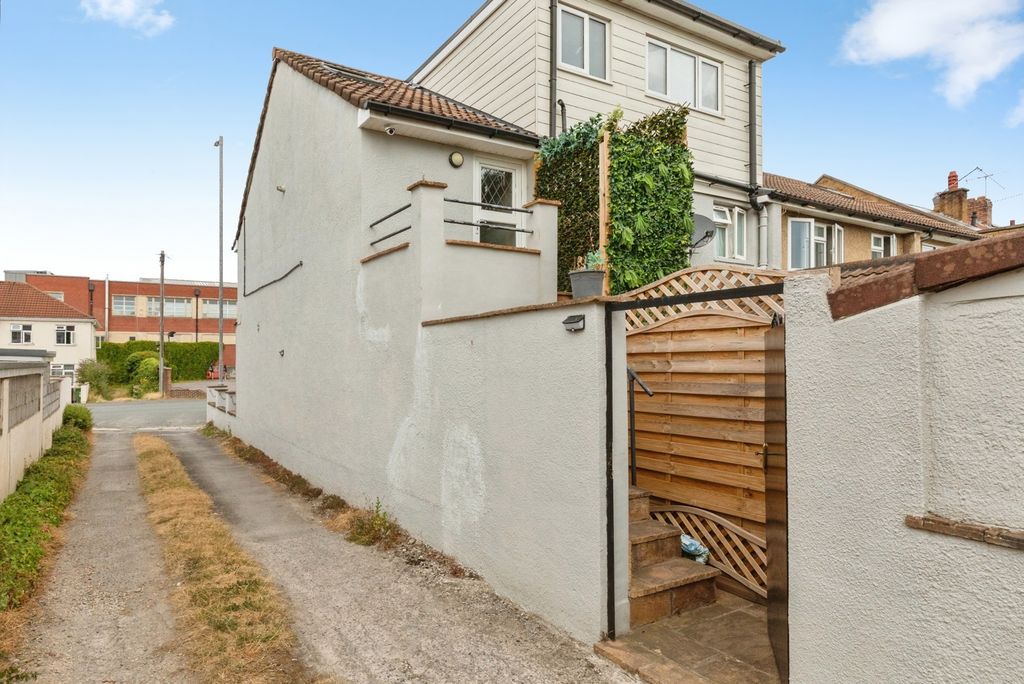 Property photo 2 of 11 Pbox-Img.Jpg
