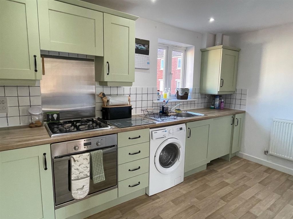 Property photo 3 of 15 Kitchen.Jpg