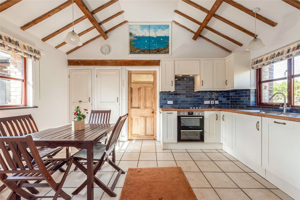 Property photo 2 of 15 Kitchen/Breakfast Rm