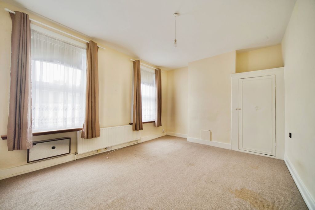 Property photo 2 of 20