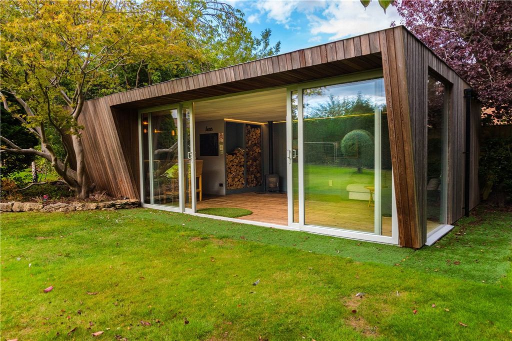 Property photo 2 of 34 Picture No. 65