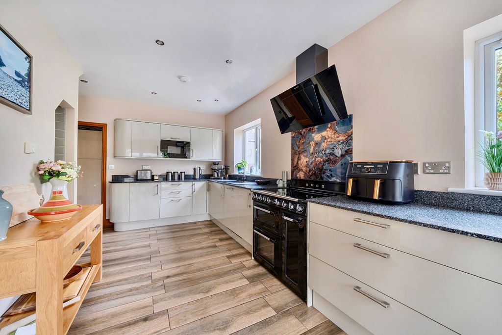 Property photo 3 of 25 Kitchen / Dining Room