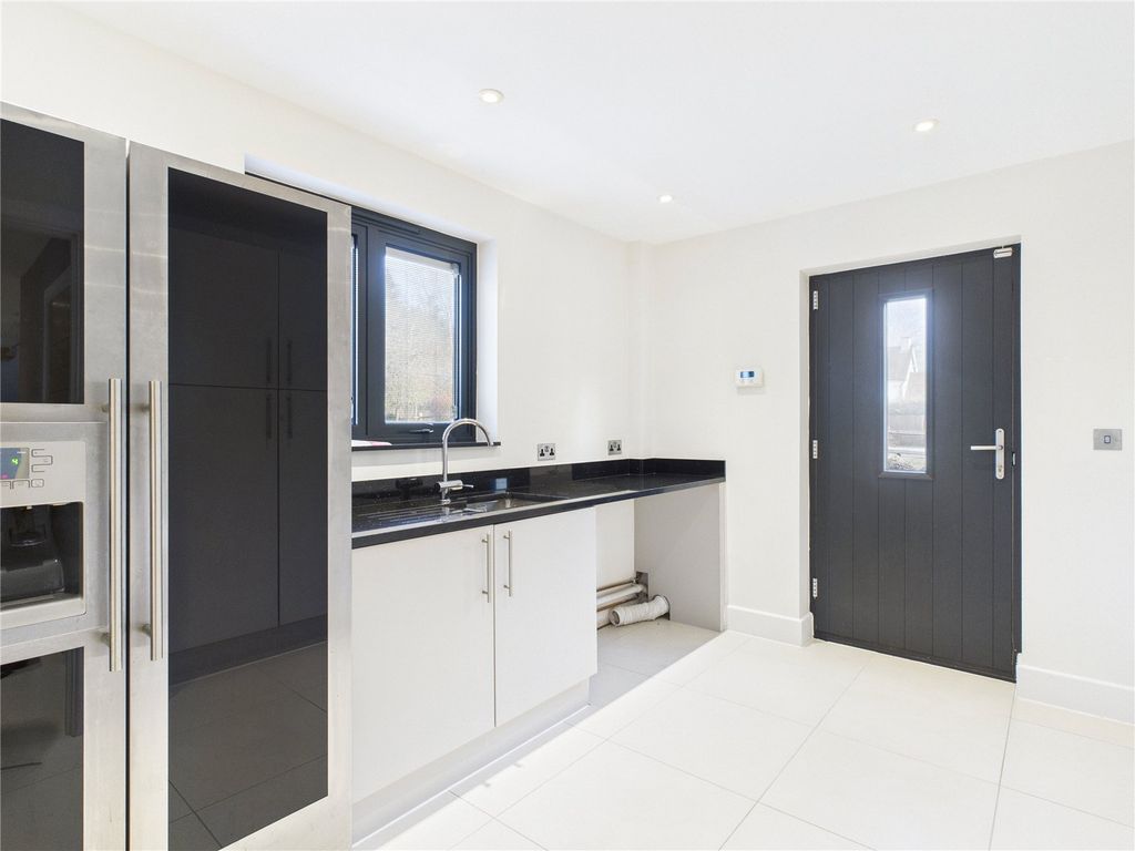 Property photo 3 of 33 Picture No. 02