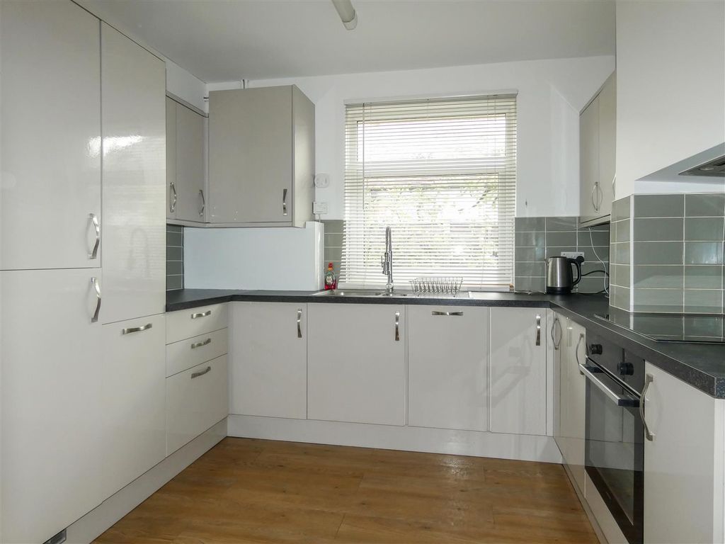 Property photo 3 of 15 Kitchen