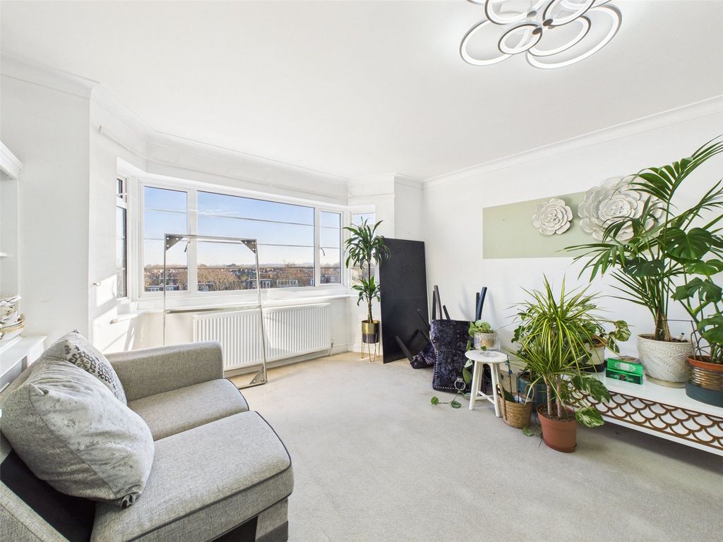 Property photo 2 of 7 Picture No. 10