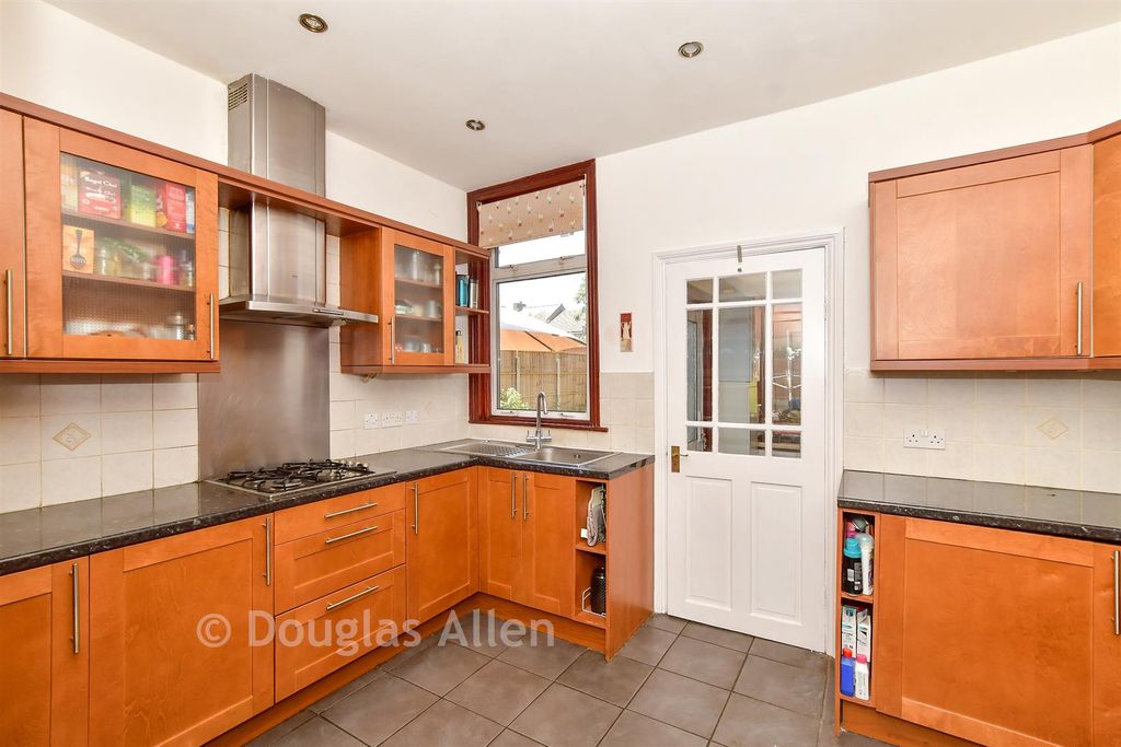 Property photo 3 of 18 Kitchen B