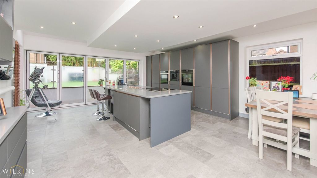 Property photo 3 of 42 Picture No. 14