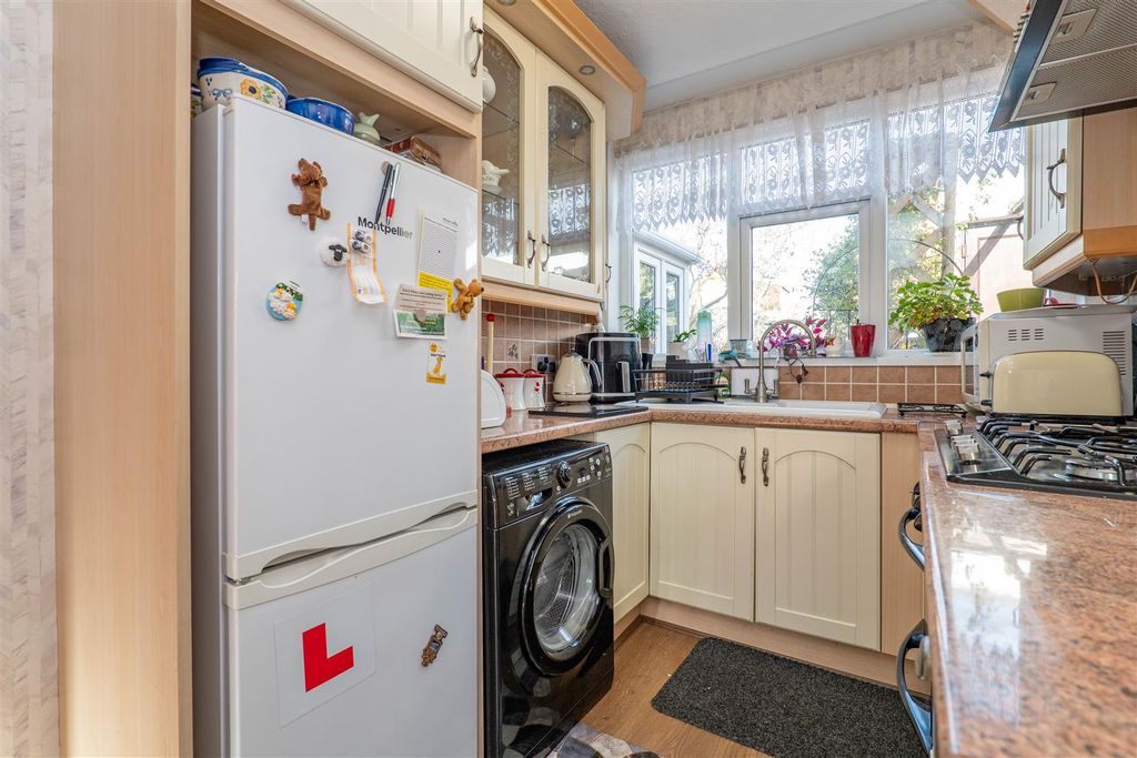 Property photo 3 of 26 Kitchen