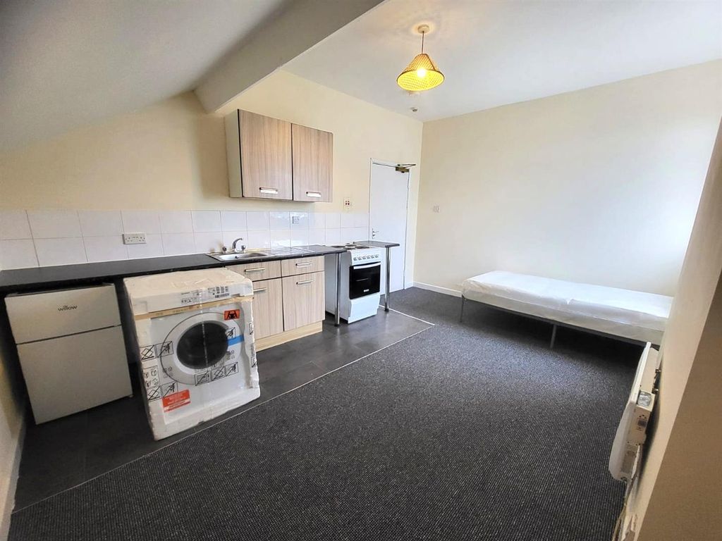 Property photo 3 of 5 Studio Pic 2