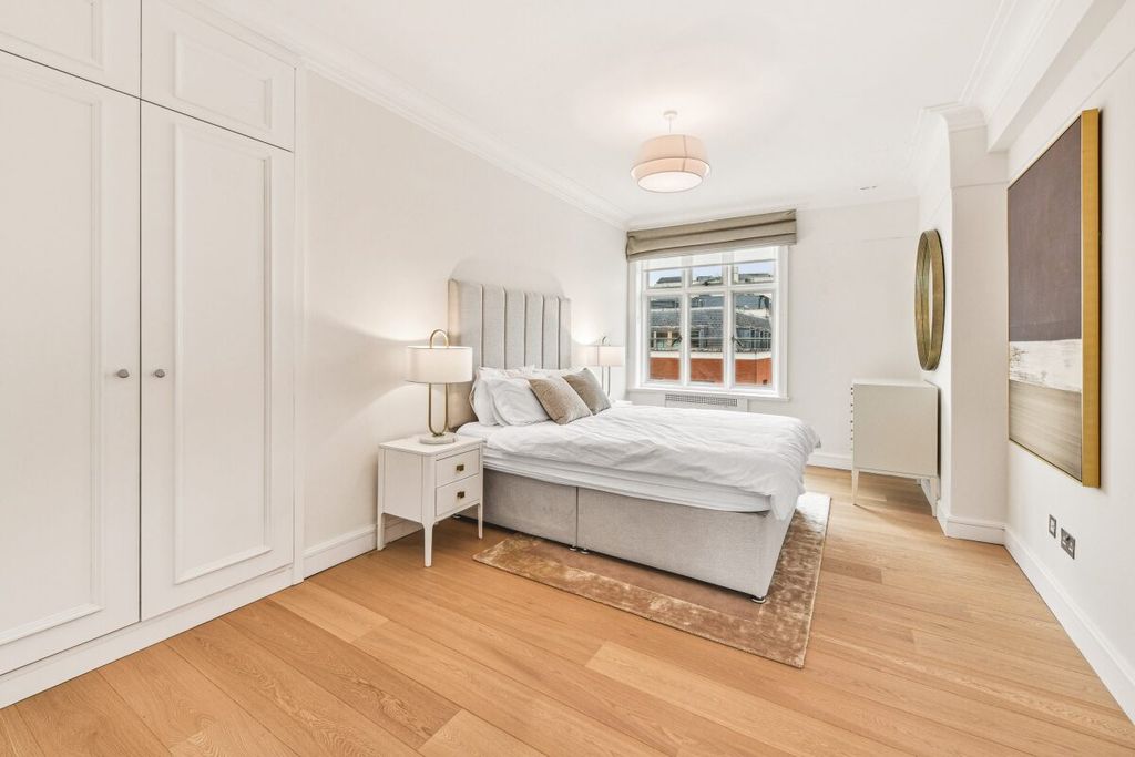 Property photo 3 of 12 Jll