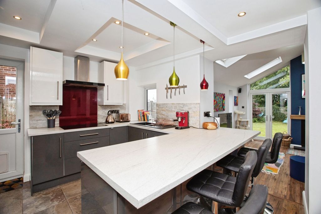Property photo 2 of 17 Kitchen